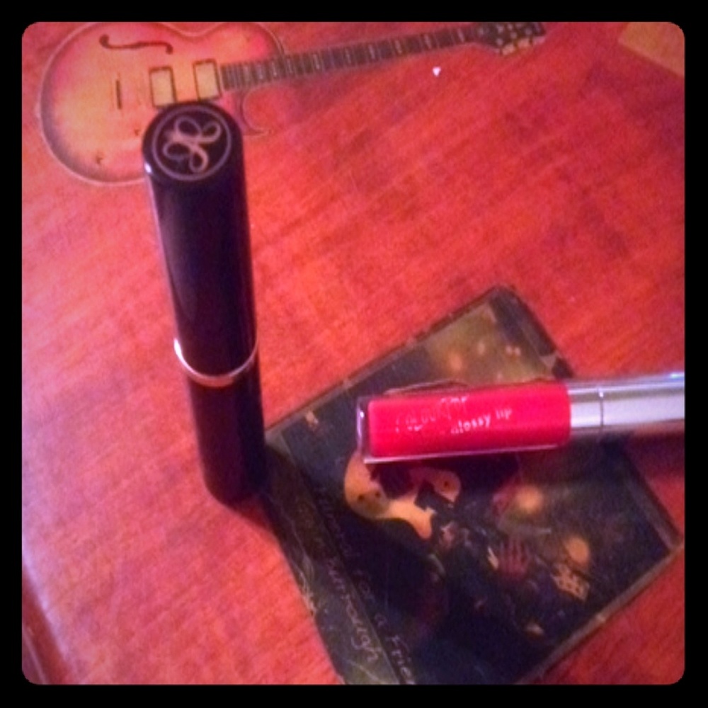 Colourpop lipgloss, ABH stick foundation